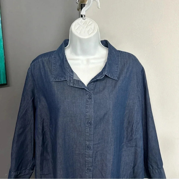 Joan Rivers Women's 1X Lightweight Denim Shirt Ruffle Hem Roll Tab Cotton Modest - Picture 2 of 13